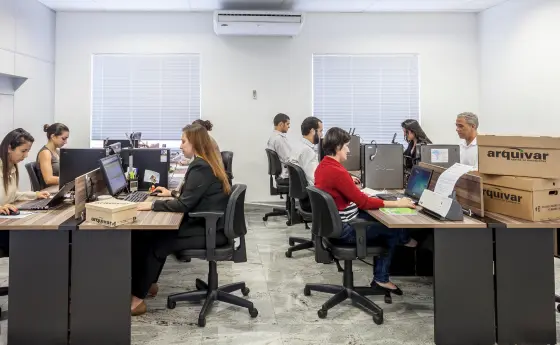 Em 1997 foi criado o laboratório de Tecnologia da Informação, voltado para o desenvolvimento de softwares e metodologias de Gestão de Documentos e Informações.